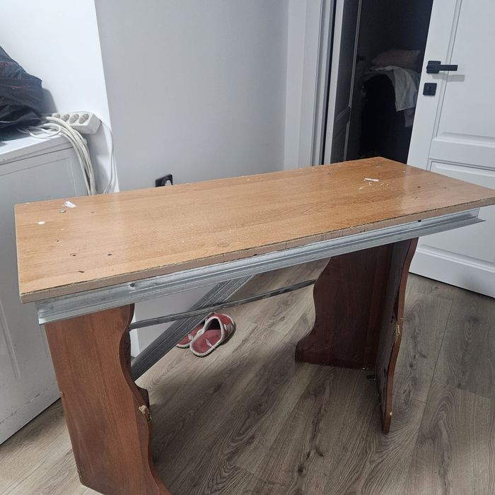 Продаю стол. Дешёвый