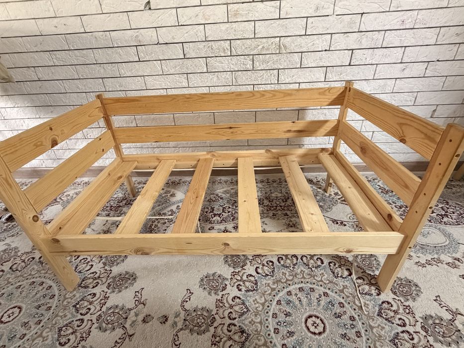 Детская кровать с матрасом
