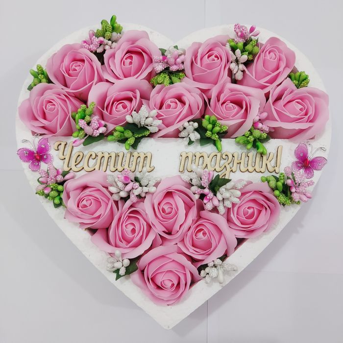 Кутия със сапунени рози