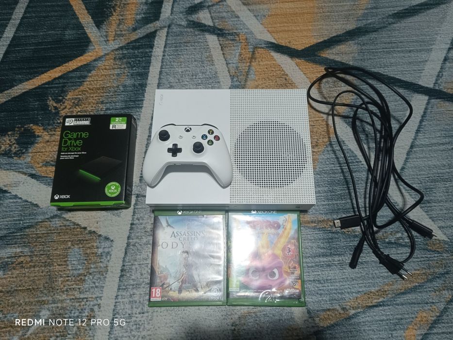 Xbox one s  + 2 JOCURI CADOU + 2tb HDD pentru Xbox  seagate(DOAR PRIN LIVRARE)