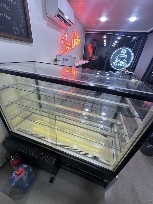 Срочно продам Витринный ХОЛОДИЛЬНИК