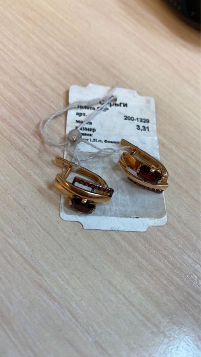 Продам золотые сережки 585 пробы