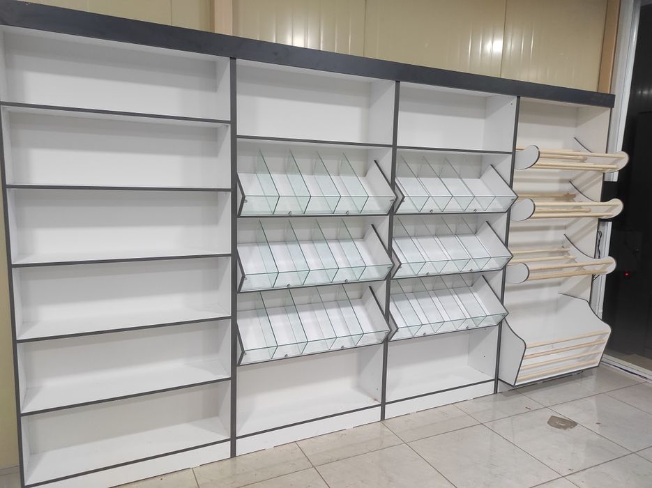 Стеллажи ветрины