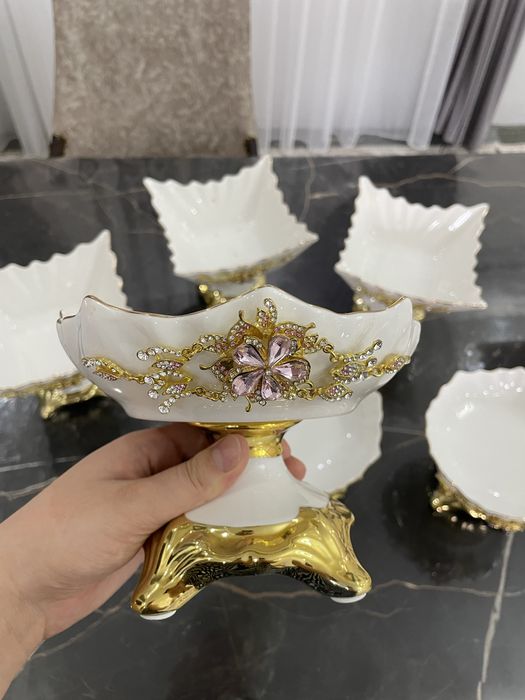 Красивая ваза и конфетница