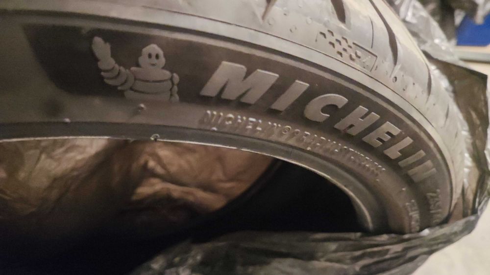 Летни гуми Michelin Pilot Sport 5 235/40/19 4бр