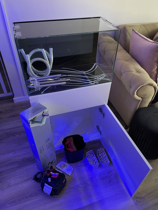 Acvariu cu stand