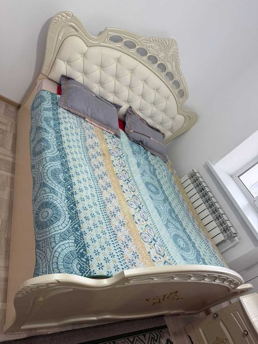 Кровать спальная