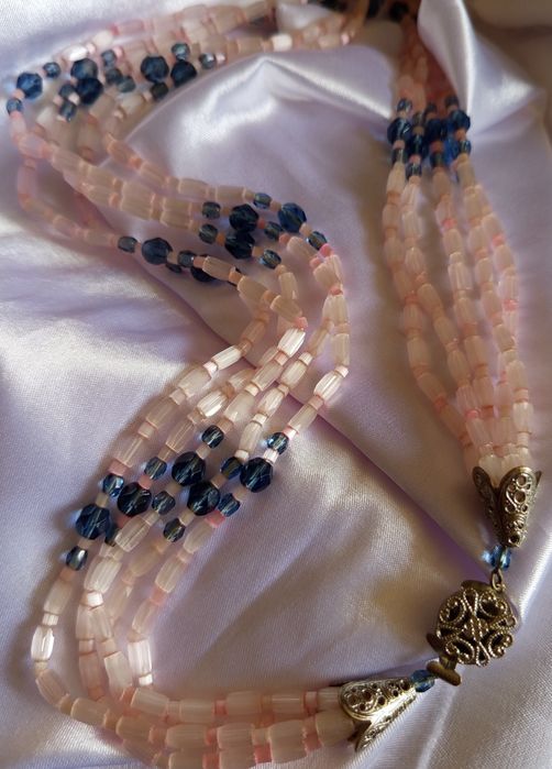 Продам  чешские бусы и ожерелье