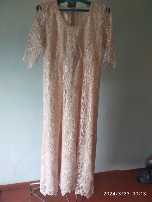 Платье торжественное,Цвет пудра.Очень красивая,отрезная таля.