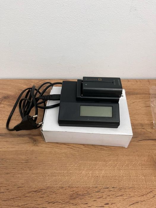 Продам видео камеру Sony