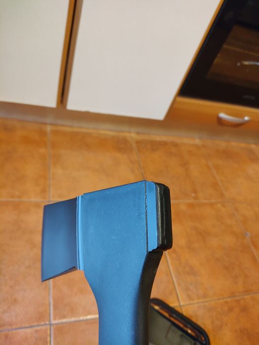 Vand topor Fiskars X10