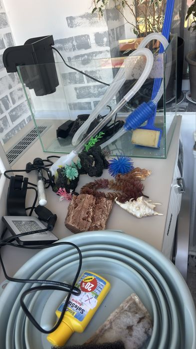 Acvariu cu accesorii