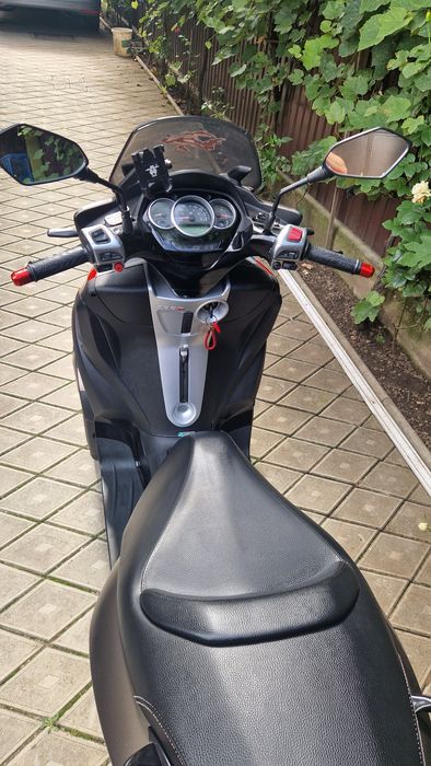 Piaggio MP3 300- se conduce cu B-ul