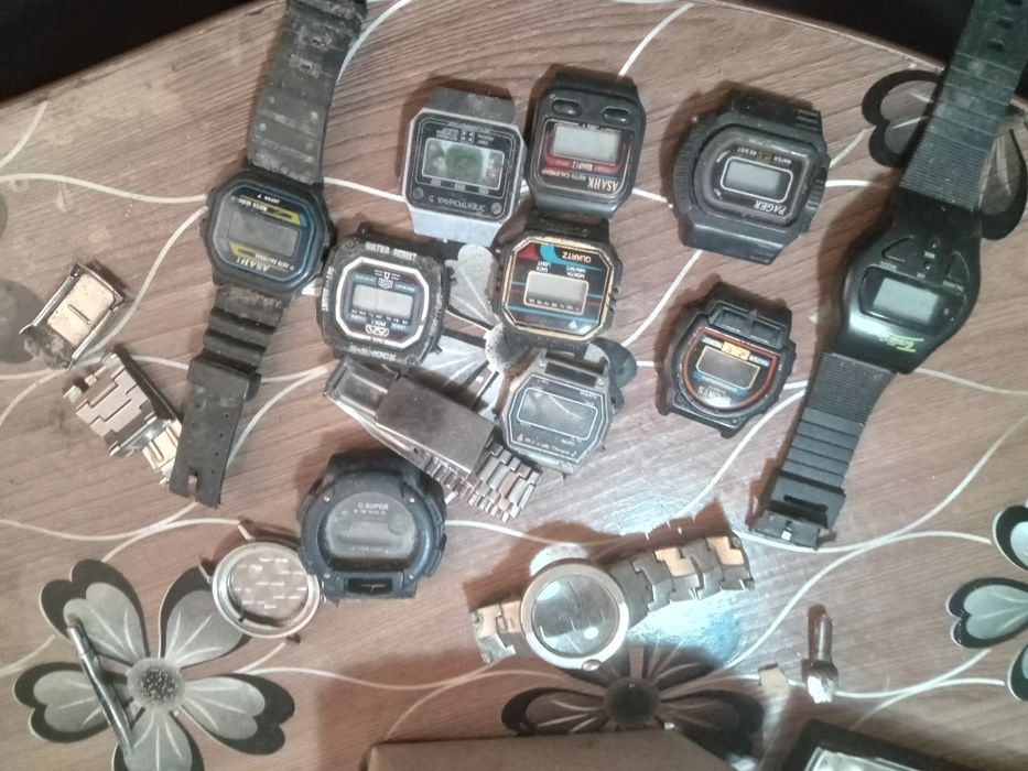 Часы электронные.