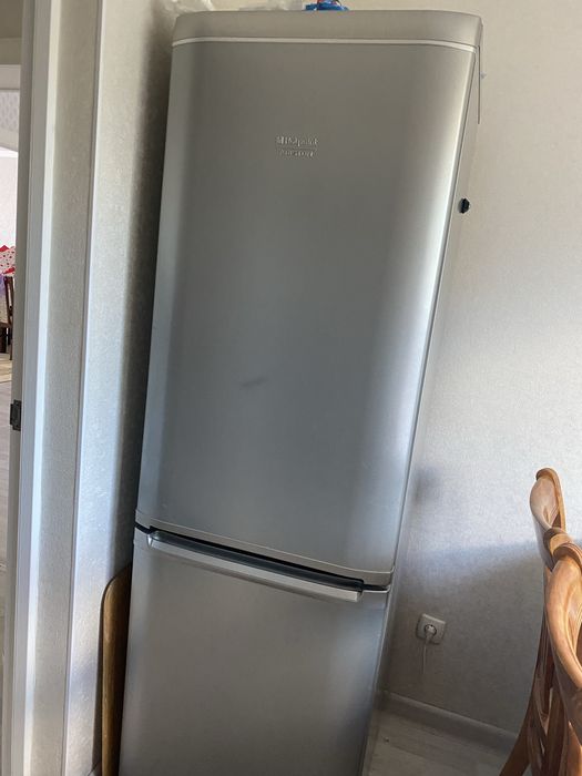 холодильник Hotpoint-Ariston в хорошем рабочем состоянии