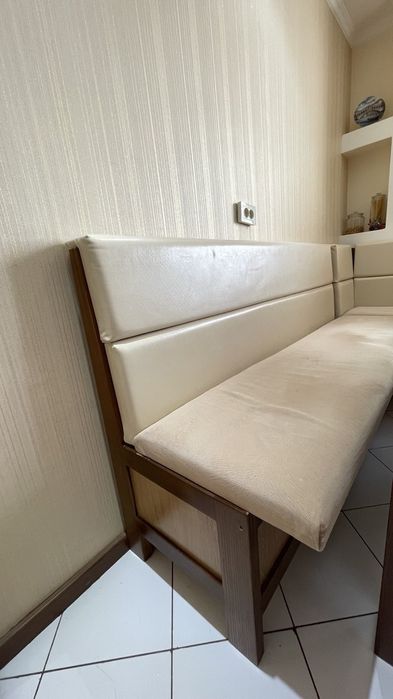 СРОЧНО! Уголок кухонный.  Дерево и дсп