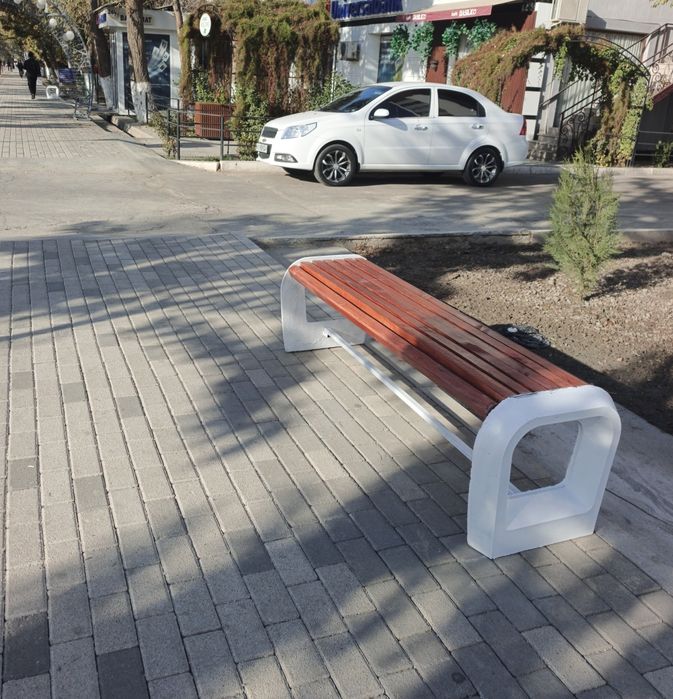 Скамейка, урна , гулдон