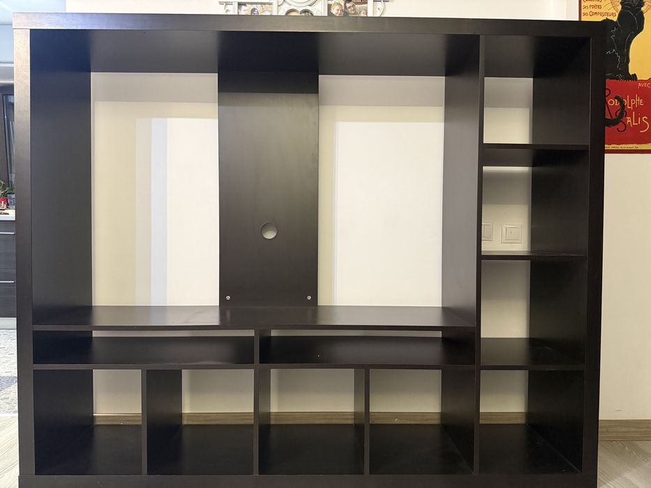 Comoda TV cu spatii depozitare