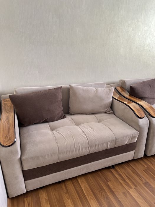 Продается диван для гостинной