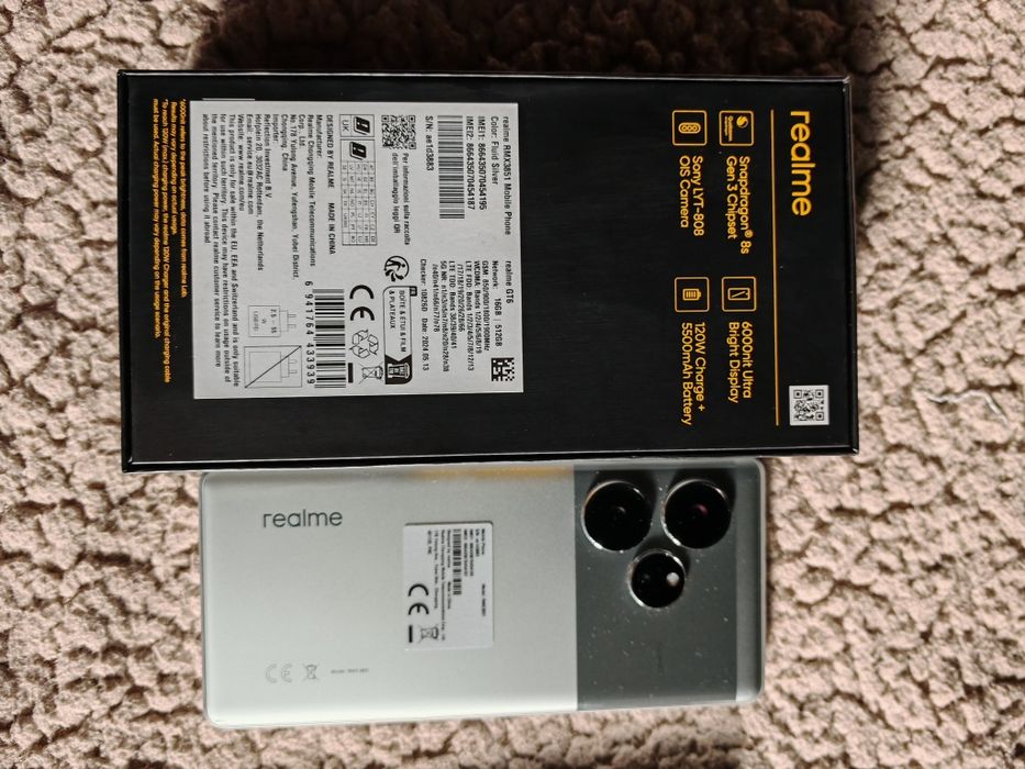 Realme GT 6 с две години гаранция