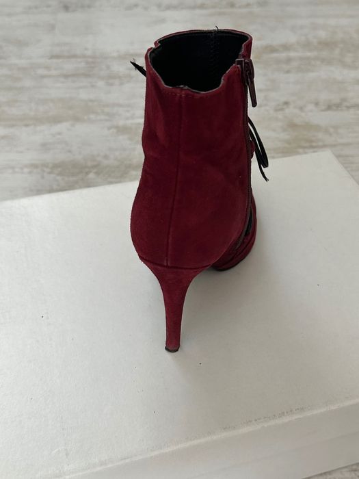 Червени велурени боти Zee Line