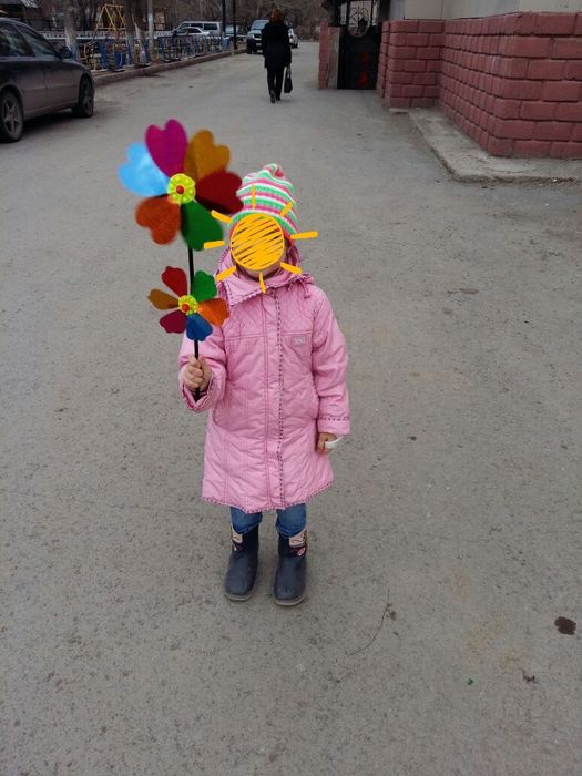 Куртка детская на возраст 4-7 лет.
