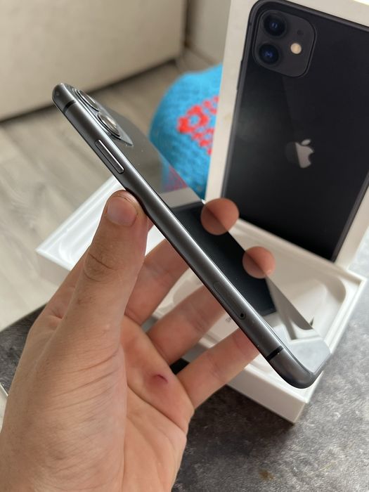 Продам Айфон 11 64ГБ