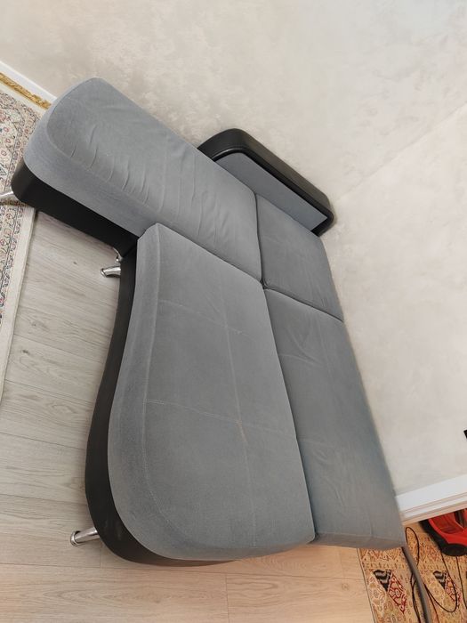 Диван б/у срочно продается