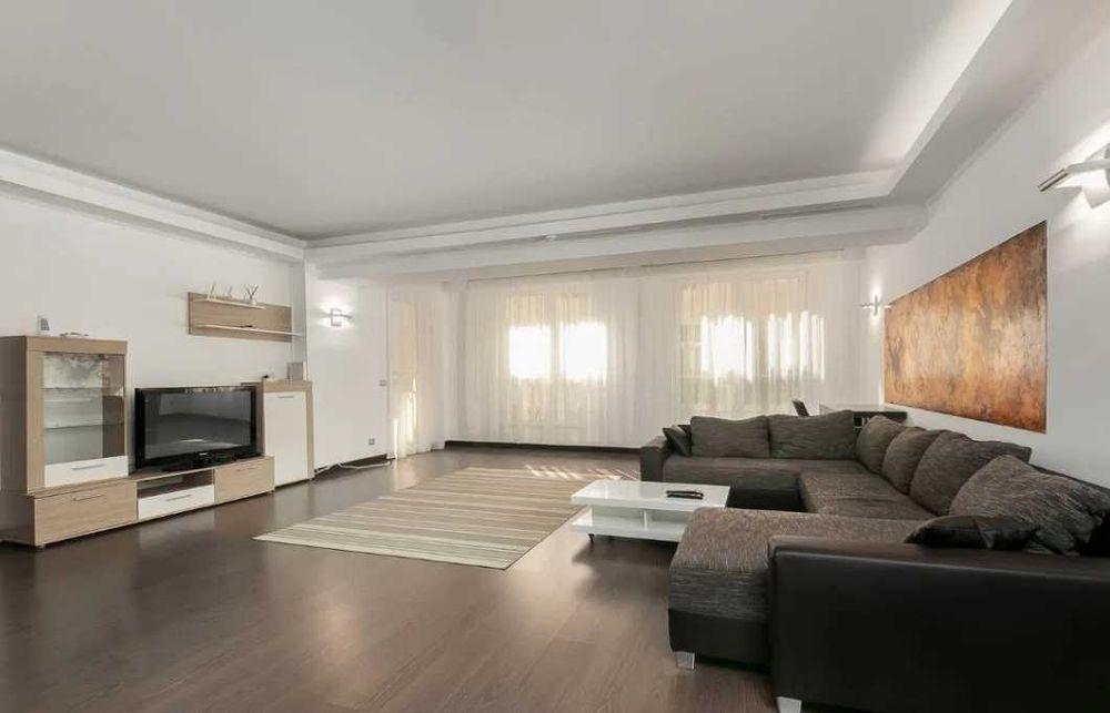 Дава се под наем Тристаен апартамент в Пловдив, Център - 82 кв.м за 397.8 € - Снимка #1