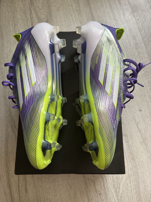 Продавам бутонки Adidas F50