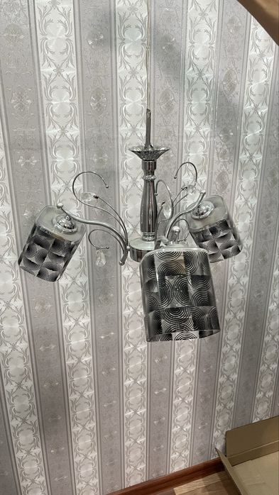 продам люстру срочно