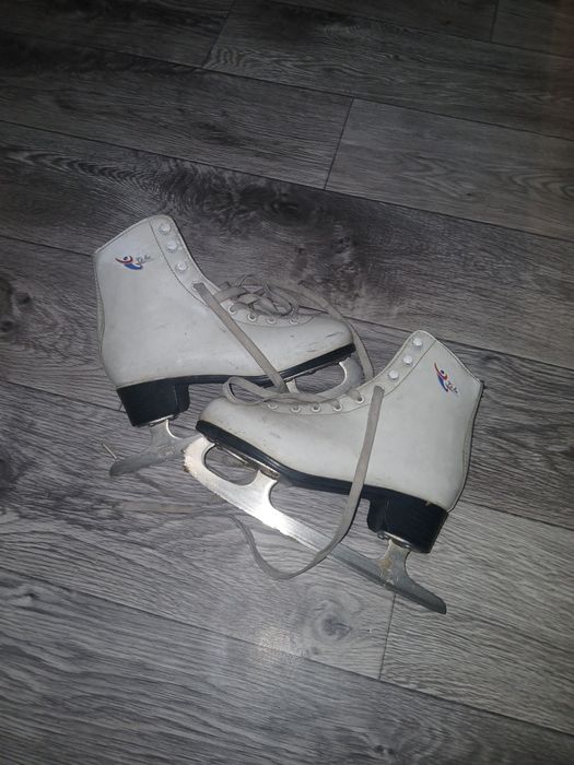 Продам коньки для девочки 35 размер