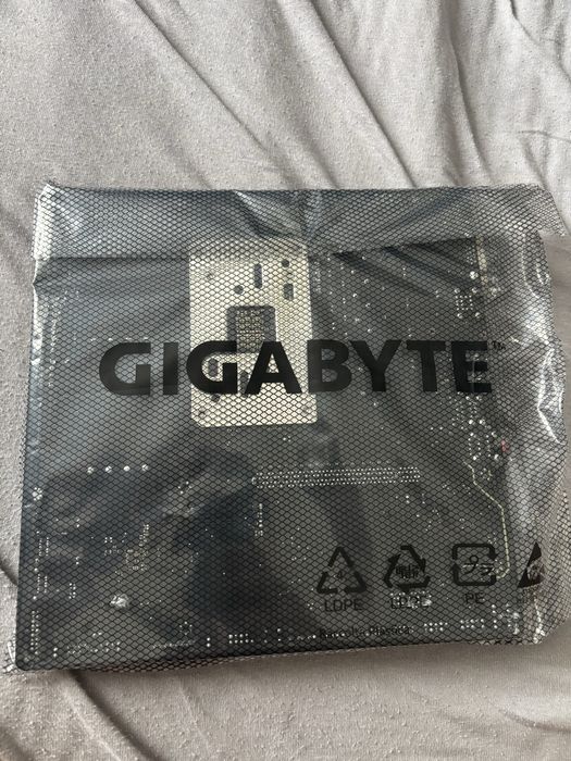 Placa de baza gigabyte a620m