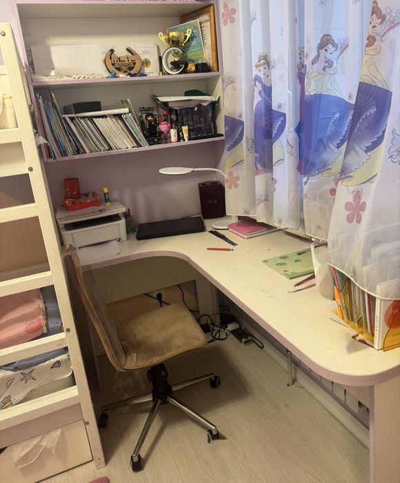 Шкаф, стол и полки