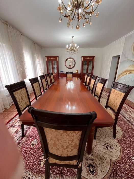Стол со стульями