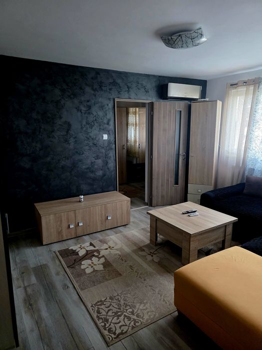 Inchiriez  apartament micro 5