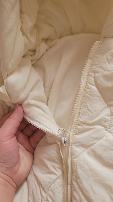 Продам весеннюю детскую куртку