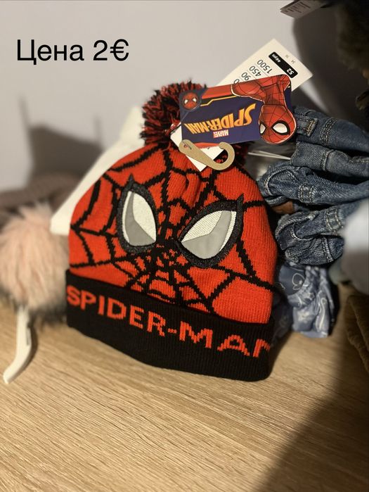 Разнообразни детски дрехи