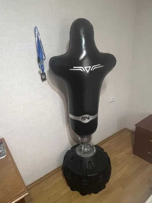 Продам боксерскую грушу напольную
