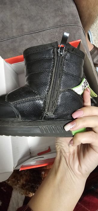 Продам детские зимние ботинки