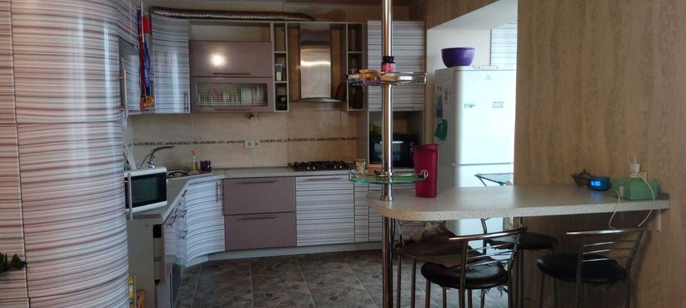 Продам полуторку 54,0 кв.м, Тлепбергенова 80