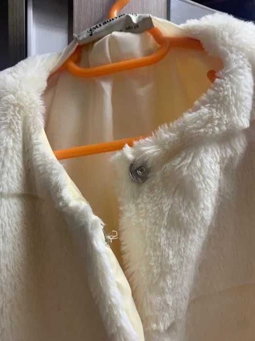 Haina din blana sintetica (Stradivarius) marimea S