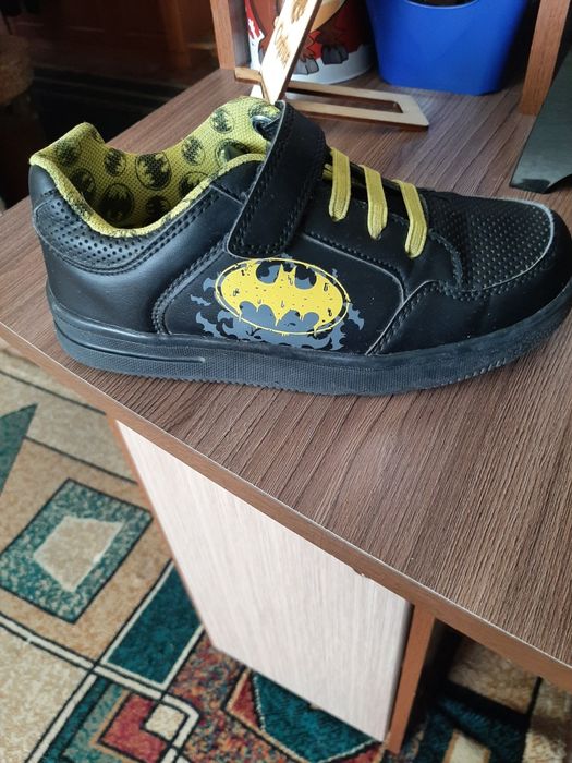 Кроссовки 33размер на мальчика