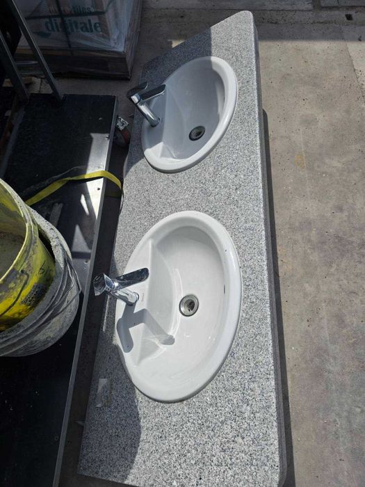 Продавам двойна мивка от естесвен гранит