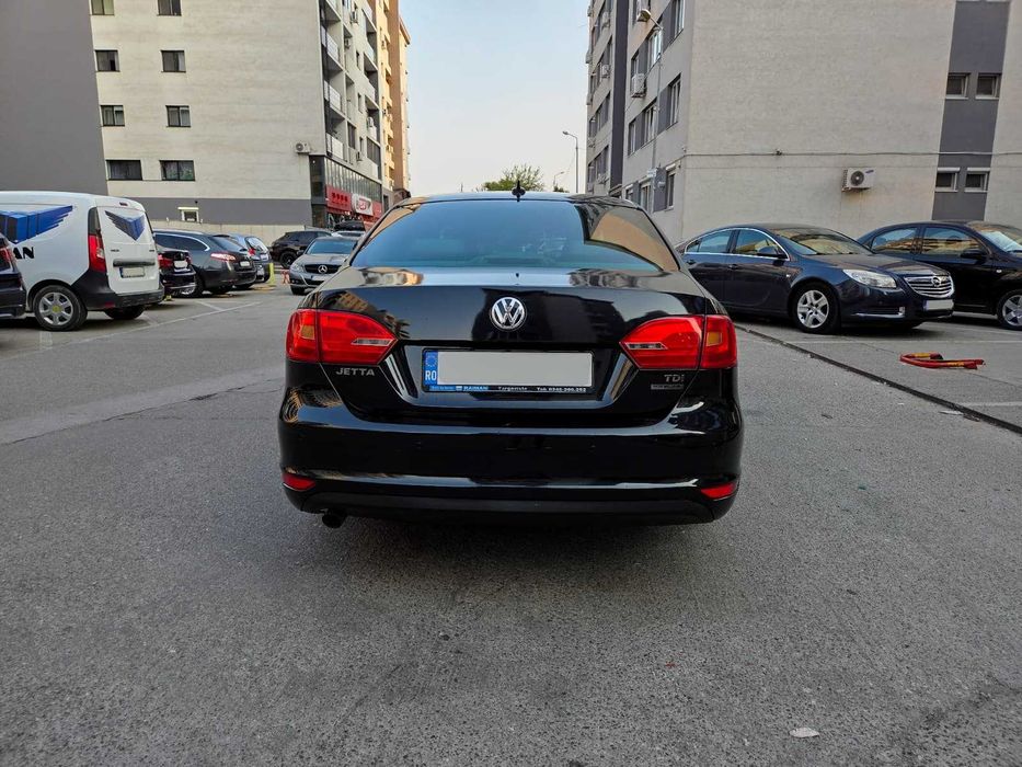 VOLKSWAGEN Jetta 2012 — imagine 3