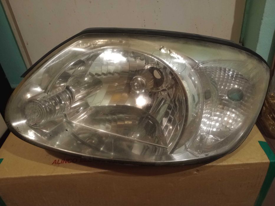 Продавам фарове Hyundai Accent 2006 г.