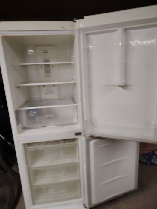 Холодильник в рабочем состояний