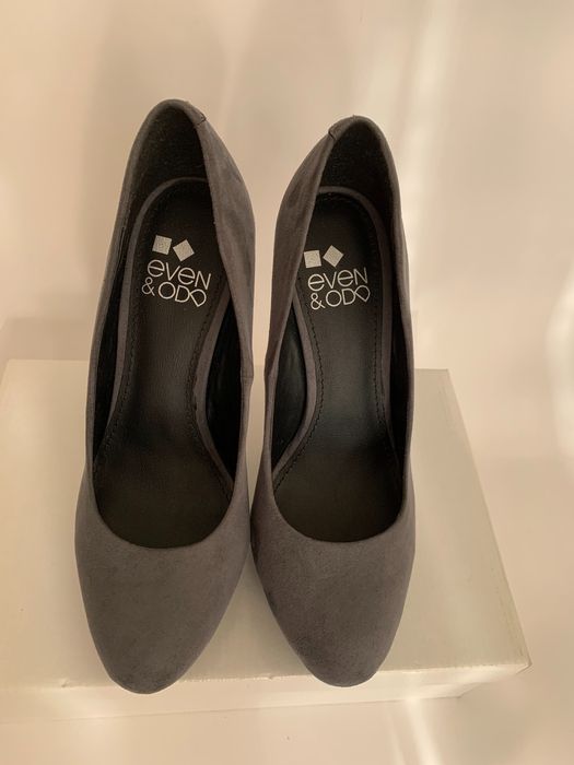 Елегантни тъмносиви велурени обувки на висок ток, размер 38