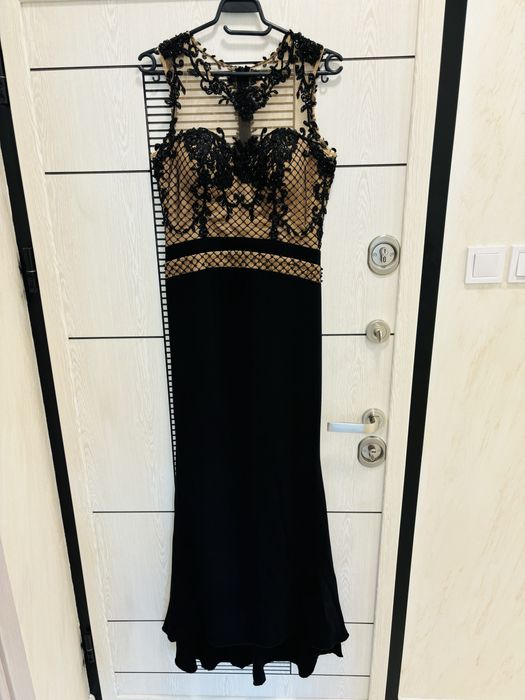 Дълга официална рокля