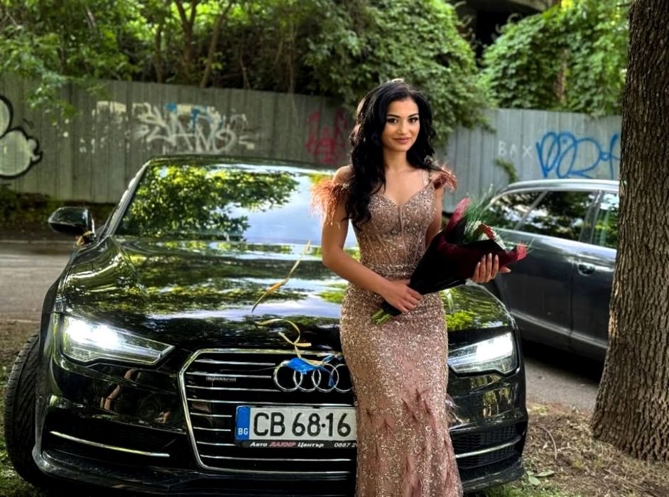 Красива бална рокля с корсет